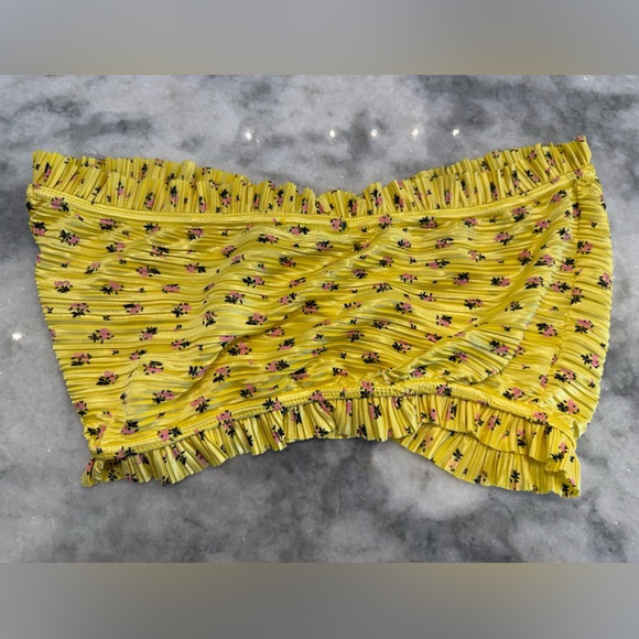 PrettyLittleThing Yellow Floral Pleated Micro Tube Top NWOT Y2K - Picture 4 of 4